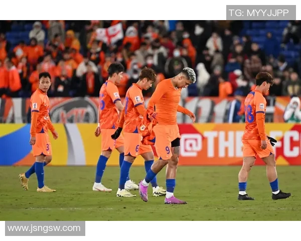 热血赛场瞬间足球巨星拼搏流血画面震撼全场