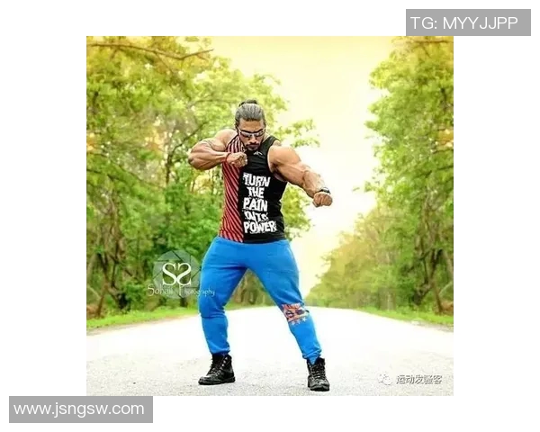 精美球星挂件足球收藏点亮运动爱好者的时尚生活